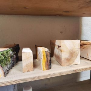 Kirschholzstück ca. 10 × 10 cm